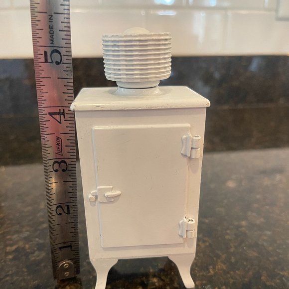 Dollhouse Metal Antique Monitor Top Refrigerator - with removable door and racks - Picture 9 of 11